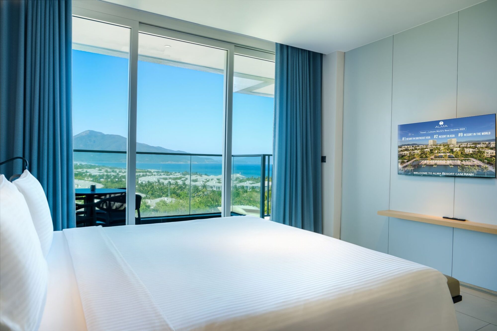 Clear tropical day with ocean views and resort landscapes along Bai Dai coast, highlighting the best time to visit Cam Ranh for a beach holiday.