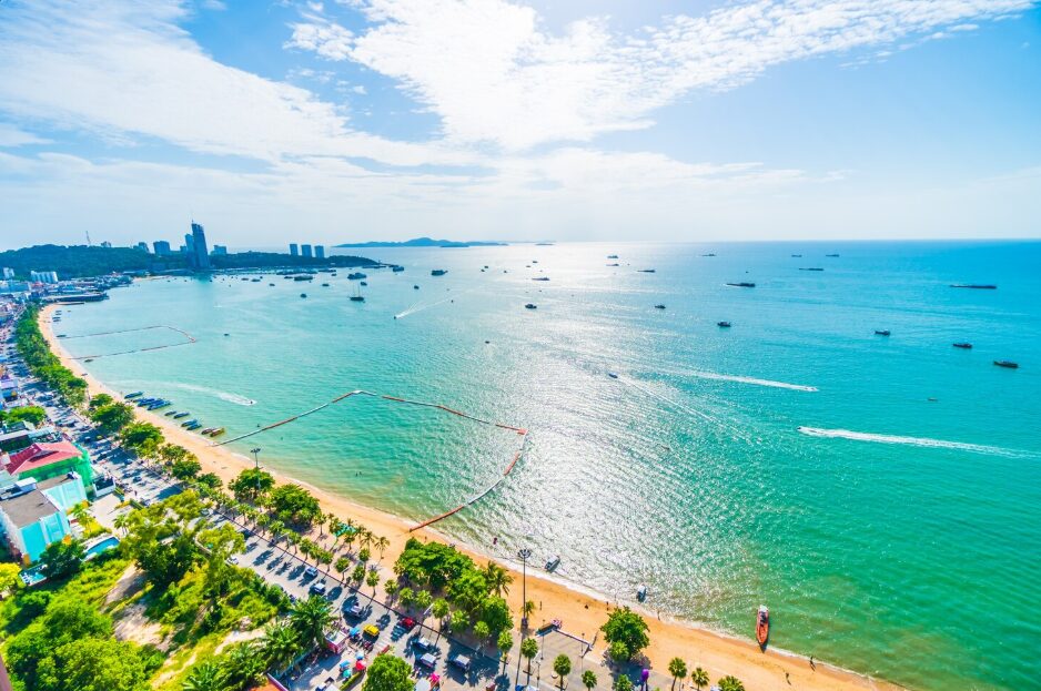 Bright sunny day on Bai Dai Beach with clear turquoise water, illustrating the best time to visit Cam Ranh for beach relaxation.