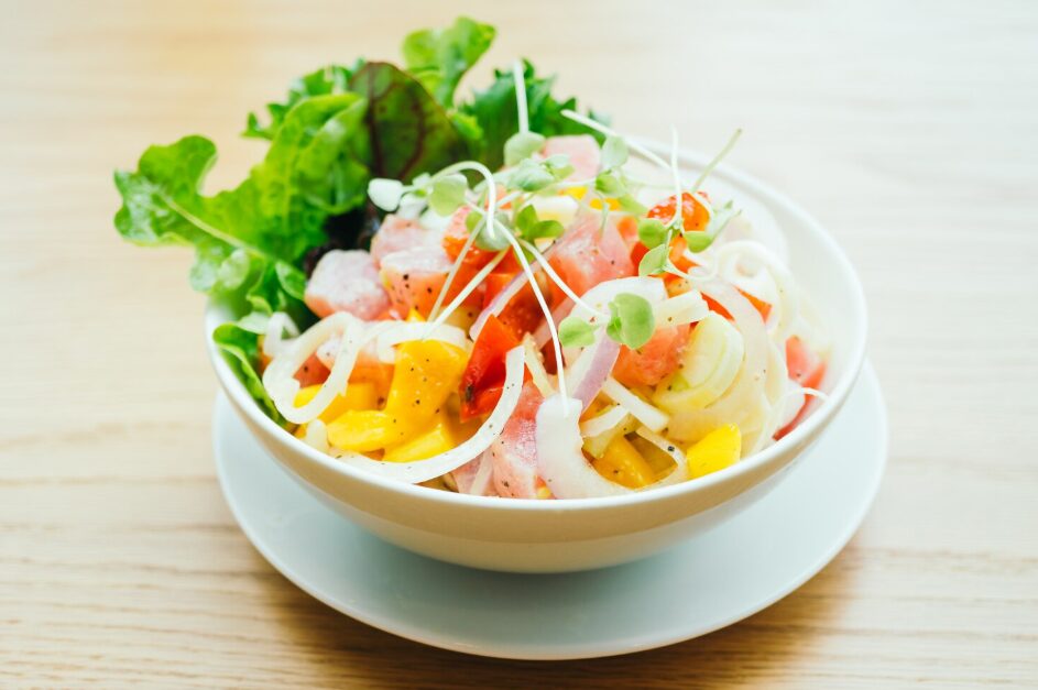 Fresh tropical fruit platter with mango, dragon fruit, and pineapple, reflecting refreshing choices for what to eat in Cam Ranh.